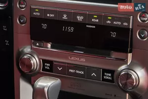 Трехзонный климат-контроль